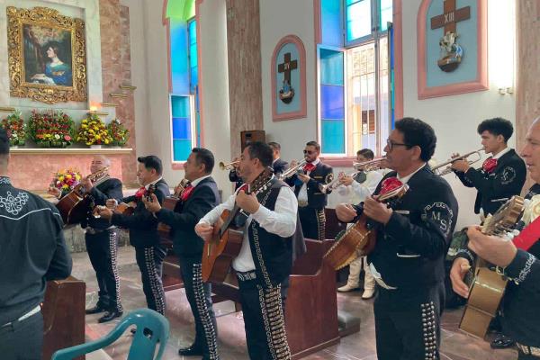 Le rezan, festejan y cantan a Santa Cecilia en Mazatlán; Santa Patrona de los músicos