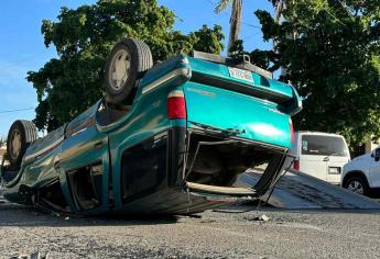 Estudiante de Medicina resulta lesionado en choque y volcadura en Los Mochis