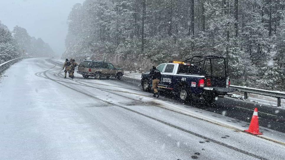 Reabren la carretera Mazatlán - Durango tras caída de nieve 