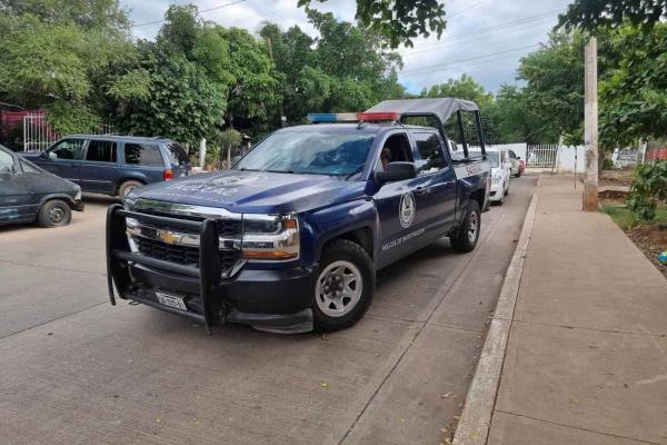 Sujetos armados despojan una camioneta a una mujer en la colonia Valle Alto