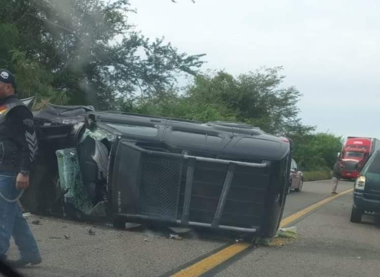 Accidente en la carretera Mazatlán-Culiacán deja al menos cuatro heridos