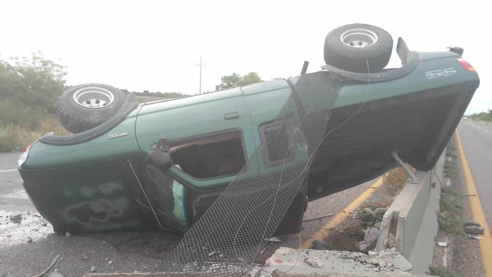 Encuentran camioneta volcada y abandonada en la México 15, cerca de Batamote 