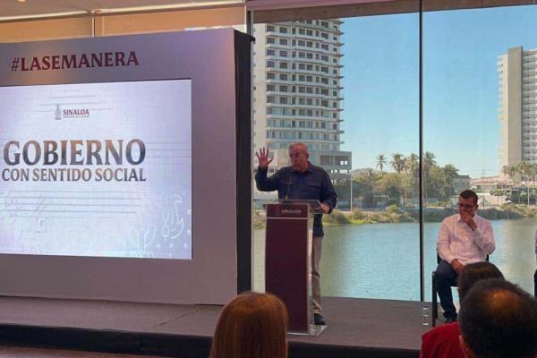 Rocha Moya se compromete a resolver el problema del drenaje en Mazatlán en 2024