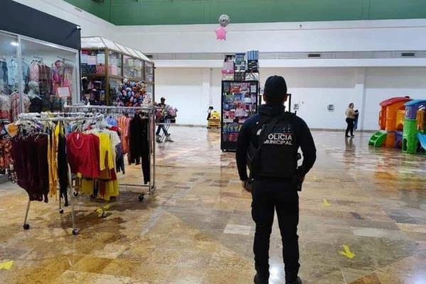 Hombre vestido de negro roba un banco en Culiacán