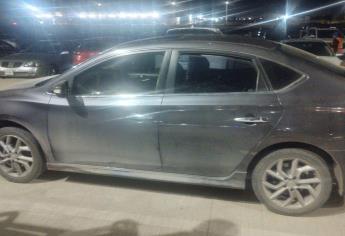 Grupo Élite de la PEP recupera auto robado, estacionado en la Feria Ganadera de Culiacán