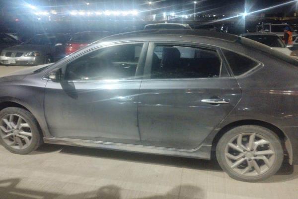 Grupo Élite de la PEP recupera auto robado, estacionado en la Feria Ganadera de Culiacán