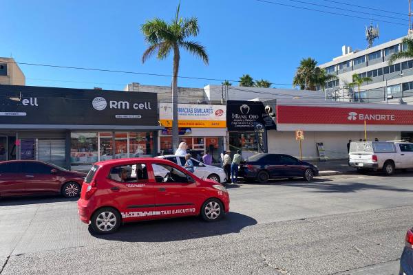 Elementos de tránsito frustran intento de robo en joyería de Los Mochis