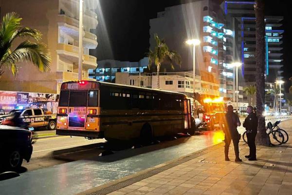Camión escolar que persiguieron a balazos en Mazatlán fue robado un día antes: Fiscal