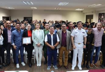 Premian a ganadores del Desfile Cívico Deportivo del 20 de Noviembre