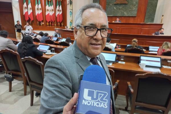 Ambrocio Chávez se registra para repetir en la Diputación Local