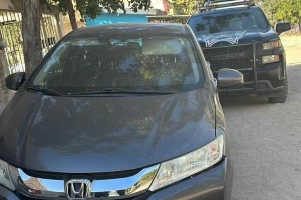 Policías Estatales recuperan un vehículo con reporte de robo en Culiacán 