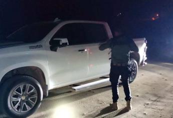 Policías de Investigación recuperan camioneta Silverado y un Aveo robados en Culiacán