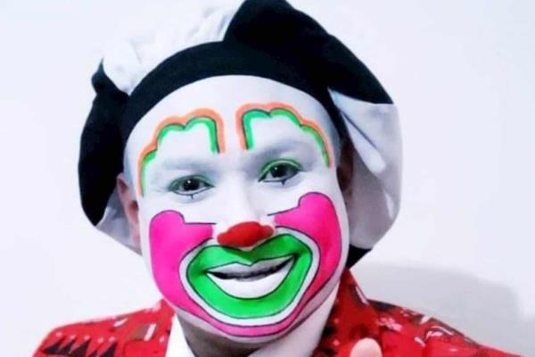 Asi se ve Brincos Dieras si su característico maquillaje | VIDEO