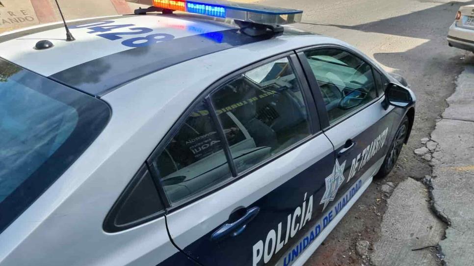 Motociclistas despojan a mano armada un vehículo en Culiacán Motociclistas despojan a mano armada un vehículo en Culiacán