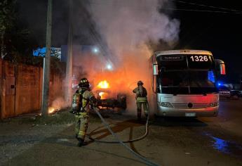 Se quema camioneta y camión en fraccionamiento Los Olivos de Mazatlán 