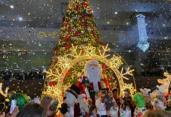 Llega la magia a Palacio de Gobierno con el encendido del árbol de Navidad