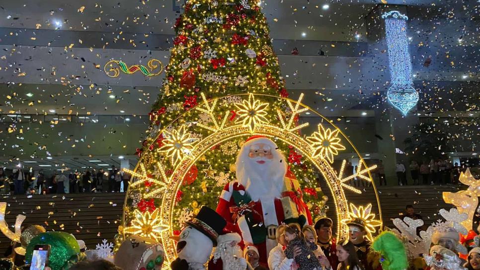 Llega la magia a Palacio de Gobierno con el encendido del árbol de Navidad