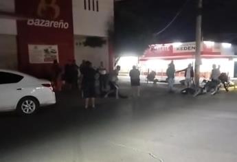 Dos jóvenes que paseaban en una motocicleta son embestido por un auto en Culiacán 