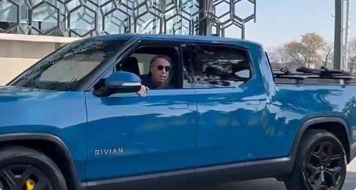 Esto cuesta la Rivian R1T, la camioneta eléctrica de Emilio Azcárraga