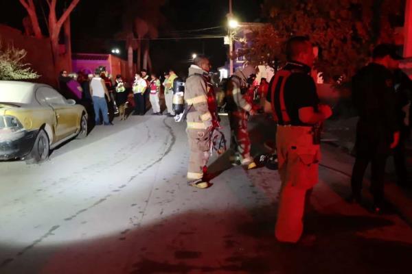 Incendio consume una vivienda en Los Mochis 