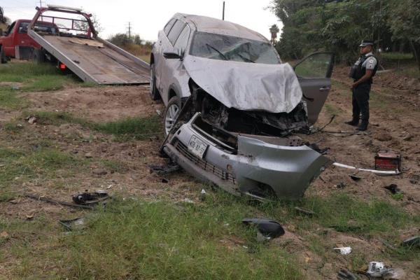 Hombre se queda dormido y termina volcado en la zona industrial de Los Mochis