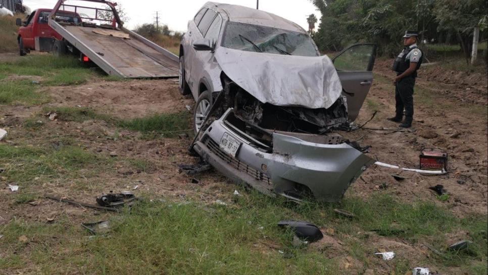 Hombre se queda dormido y termina volcado en la zona industrial de Los Mochis