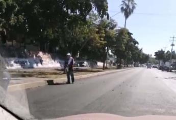Arrojan poncha llantas en la calzada Heroico Colegio Militar en Culiacán