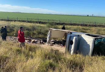 Vuelca en la México 15 cargado de salchichas y jamón, termina lesionado