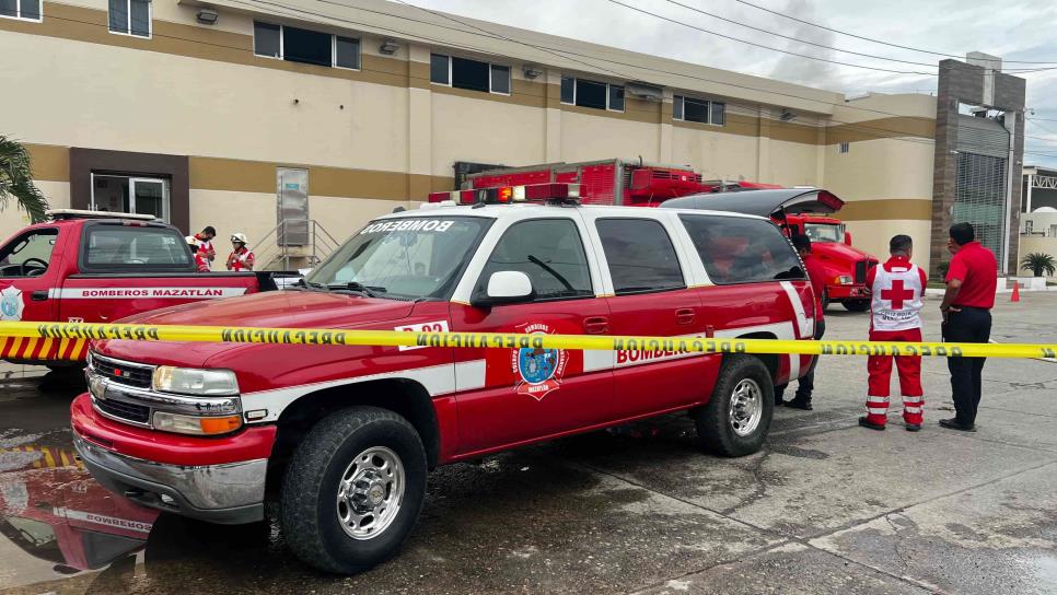 Fuerte olor a amoniaco moviliza cuerpos de emergencia en el Parque Bonfil de Mazatlán