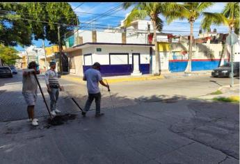 Fuga de agua del dren pluvial Roosevelt desemboca en Playa Olas Altas de Mazatlán 