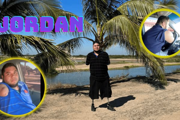 Así conduce Jordan su camioneta; se adaptó al no tener brazos ni piernas