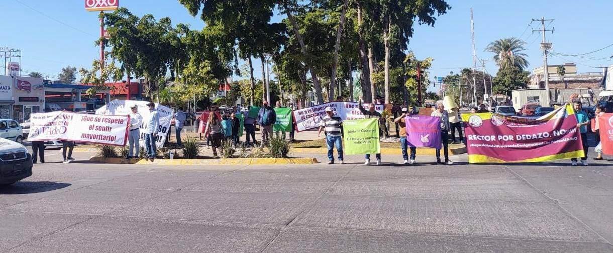 Protestan en calles de Los Mochis por designación de nuevo rector de la UAdeO