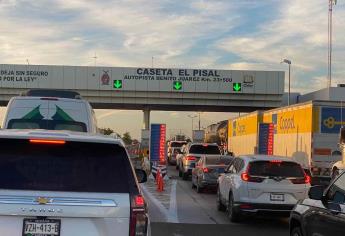 Previo Año Nuevo, viajeros hacen hasta 15 minutos en las casetas de cobro de Sinaloa