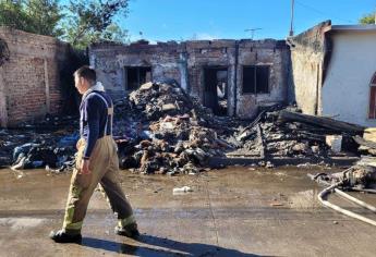Incendio consume vivienda abandonada en Los Mochis