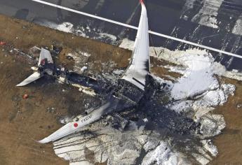 Reducido a cenizas el avión que impactó a otro en aeropuerto de Japón
