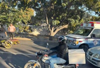Motociclista se impacta contra una camioneta al norte de Mazatlán