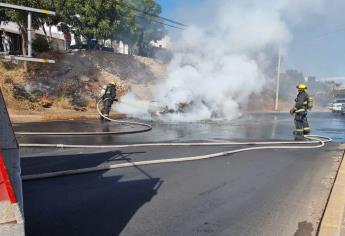 Se incendia camioneta «del año» por la Maquío Clouthier en Culiacán