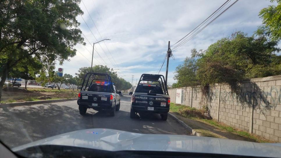 A plena luz del día despojan una camioneta cerca de San Pedro, Navolato 