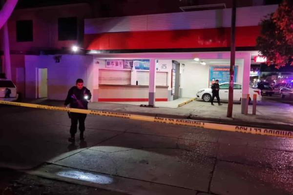A punta de bala «levantan» a un joven de un expendio en la colonia Providencia, en Culiacán