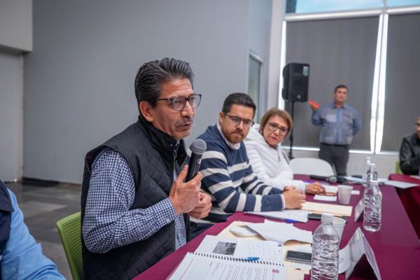 Embarazadas y niños enfermos en condiciones críticas en cuarterías agrícolas: Ahumada Quintero busca soluciones