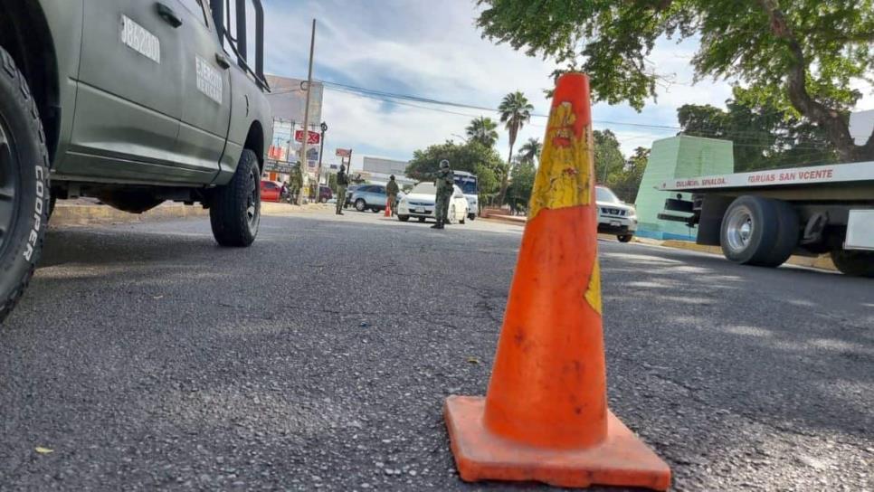 Arrojan más poncha llantas en Culiacán frente a instalaciones del Ejército; varios vehículos dañados