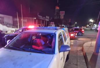 Grupo armado despoja una camioneta en el sector Los Ángeles, en Culiacán 