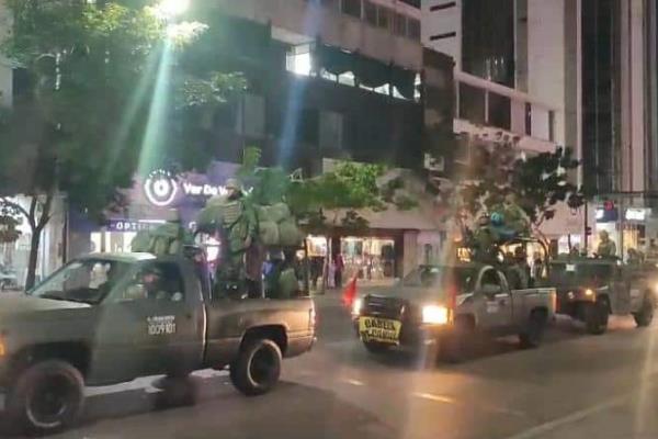 Militares despliegan fuerte operativo en el sector Colinas del Bosque en Culiacán 