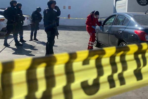 Asesinan a balazos a un hombre en estacionamiento de conocido restaurante en Culiacán