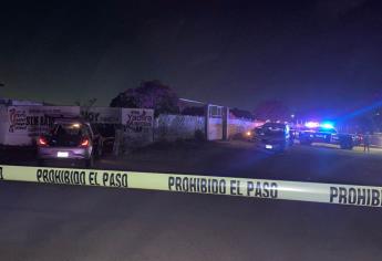 Localizan carro baleado y otro chocado, tras reporte de balacera en Culiacán