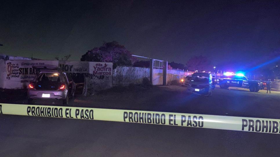 Localizan carro baleado y otro chocado, tras reporte de balacera en Culiacán