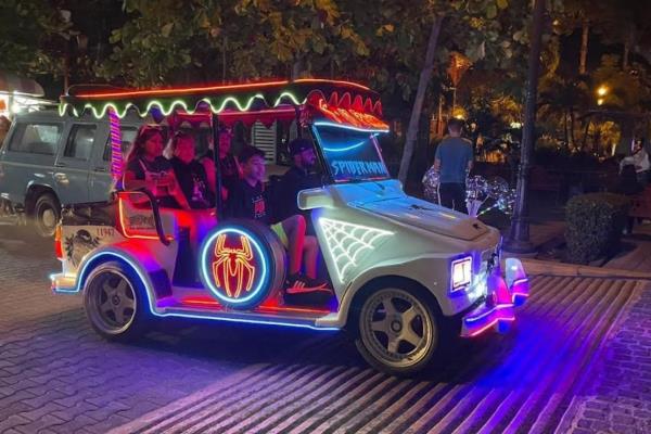 Pulmonías iluminadas, la nueva moda del transporte en Mazatlán