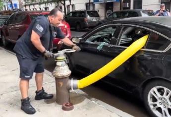 Estacionó su vehículo en lugar exclusivo para bomberos y esto pasó |VIDEO