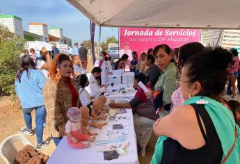 Familias de la sierra desplazadas por la violencia, reciben ayuda de DIF Mazatlán