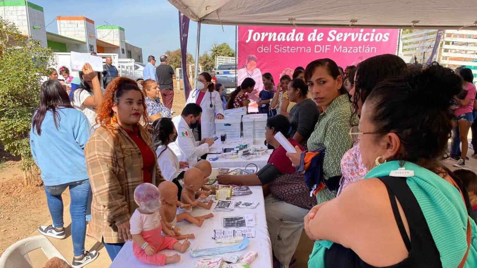 Familias de la sierra desplazadas por la violencia, reciben ayuda de DIF Mazatlán